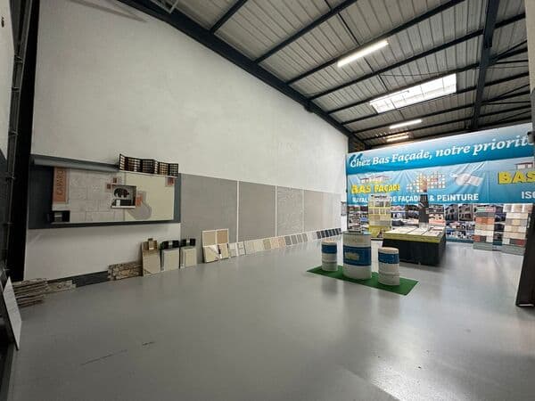 Showroom-Bas-facade-Andrezieux-1