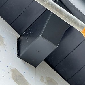 Habillage-sous-face-de-toit-lambris-pvc-bas-alu-4.jpeg Habillage-sous-face-de-toit-lambris-pvc-bas-alu-4.jpeg