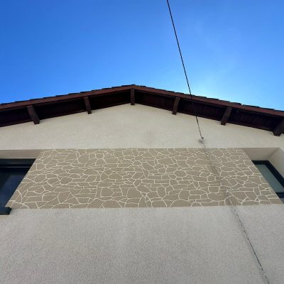 frise facade imitation pierre